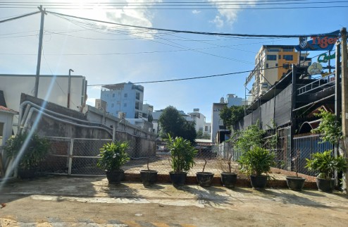 Mặt tiền Chính Hữu ngang hơn 10m, gần Phạm Văn Đồng khu vực kinh doanh sầm uất